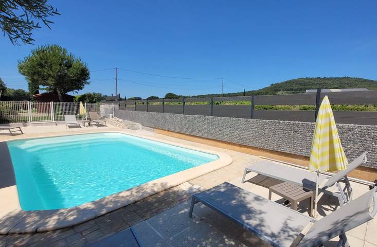 Gîte pour 4 personnes, avec jardin ainsi que piscine et balcon
