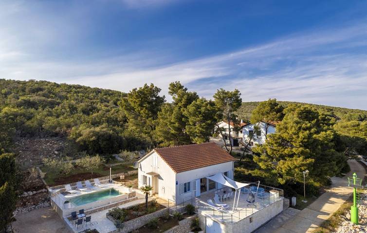 Location de vacances pour 8 personnes, avec jardin à Sali - 4