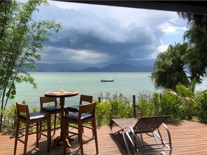 Casas e apartamentos de temporada para 10 pessoas, com jardim e jacuzzi em Ribeirão da Ilha