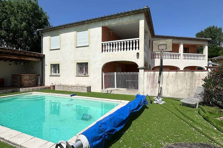 Location de vacances pour 6 personnes, avec Balcon et Jacuzzi à Monclar-de-Quercy