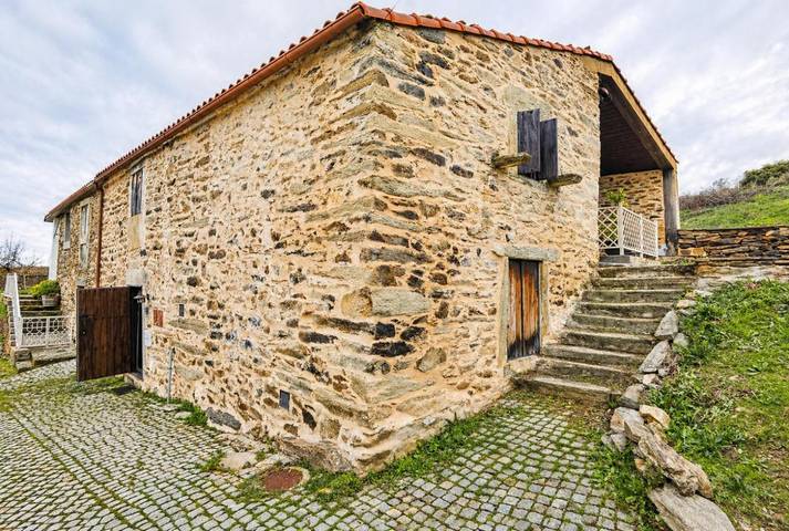 Location de vacances pour 3 personnes, avec terrasse et vue dans Mogadouro