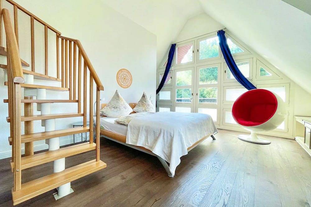 Villa Emg - Fachwerkhaus, Privatsee & Jacuzzi, Sauna bis 22 P. bei Osnabrück in Preußisch Oldendorf, Wiehengebirge