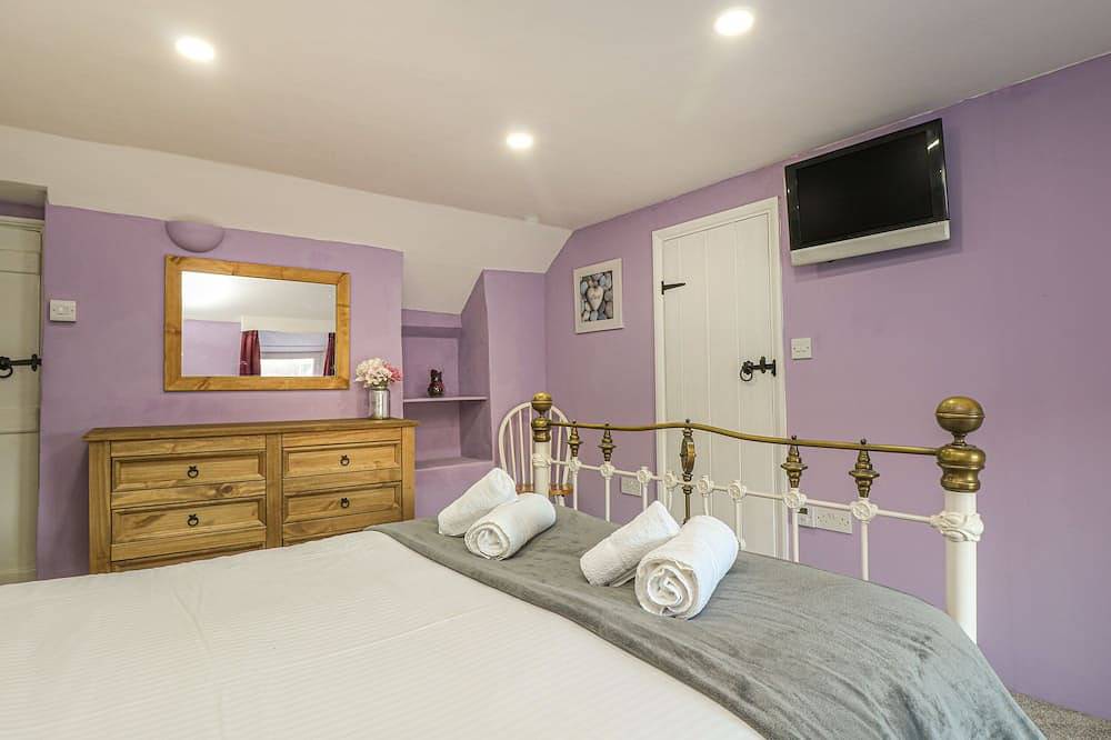 Pebble Cottage, pet friendly, country holiday cottage in Portreath in Portreath, Cornwall