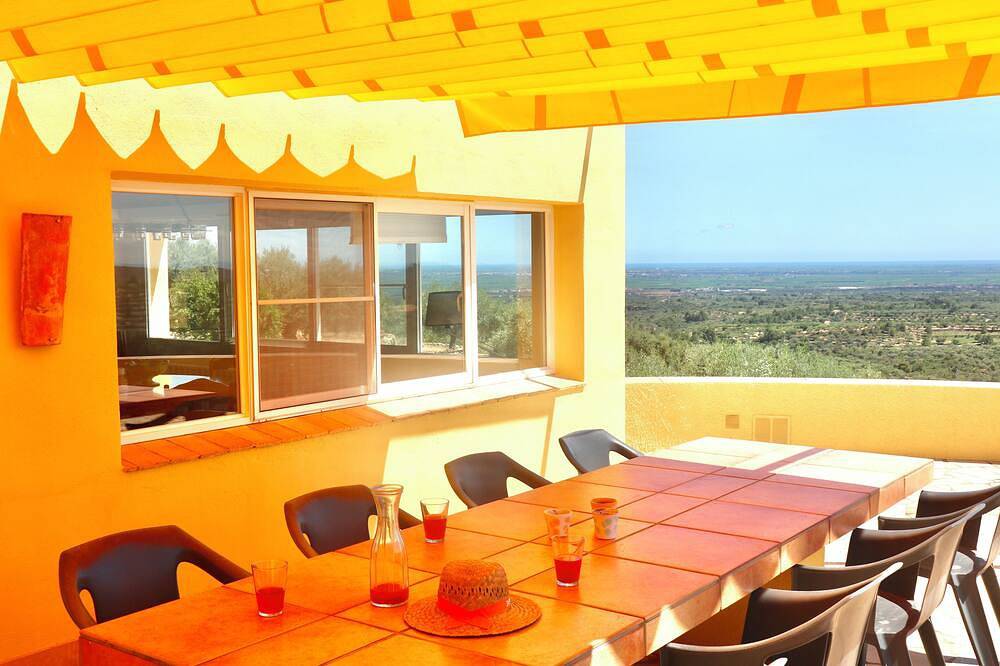 15 minutes to the sea, your vacation paradise in the middle of an olive grove! in Tierras del Ebro, Costa Dorada