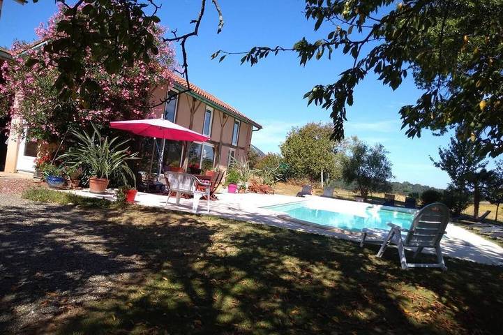 Gîte pour 6 personnes, avec piscine et jardin à Montsoué
