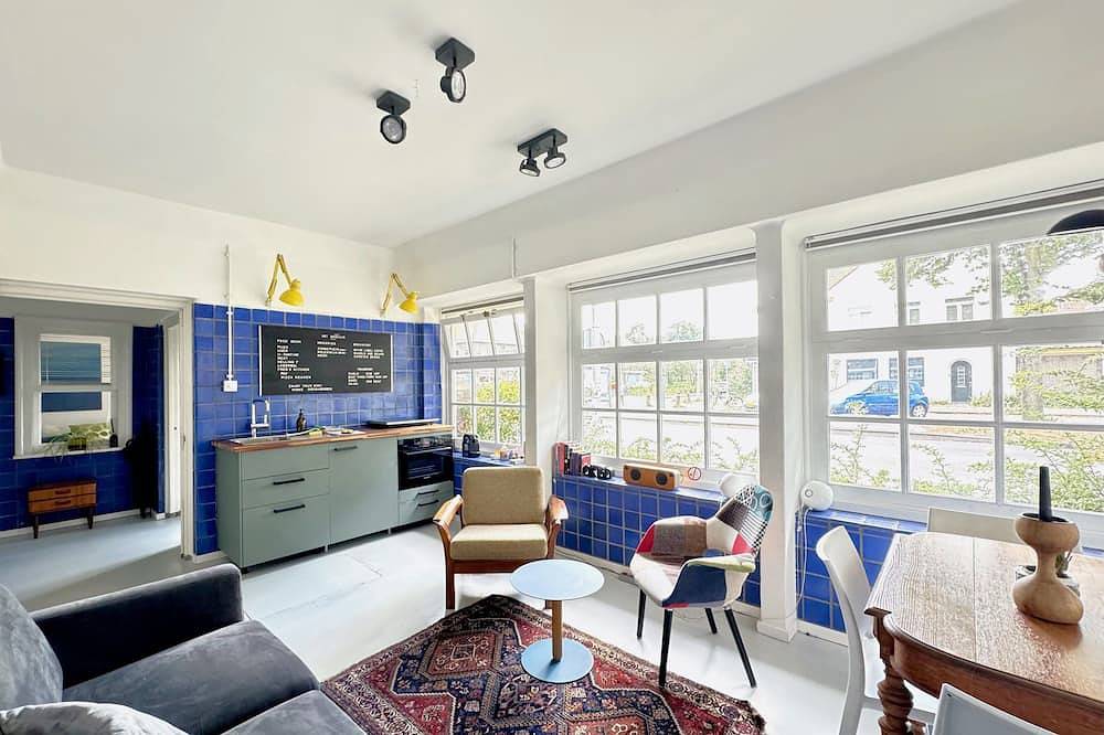 Entire apartment, Aparment in former bathhouse. Two bedroom ensuite in Amsterdam-Noord, Dutch Coast