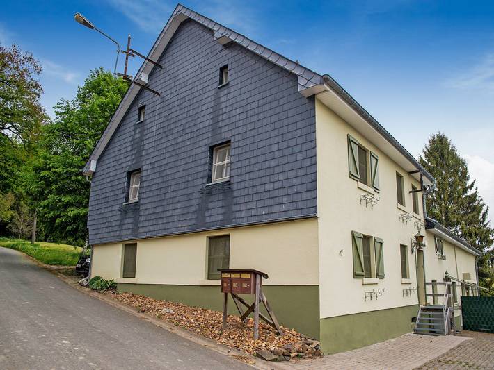 Ferienhaus für 6 Personen, mit Terrasse und Garten in Mützenich