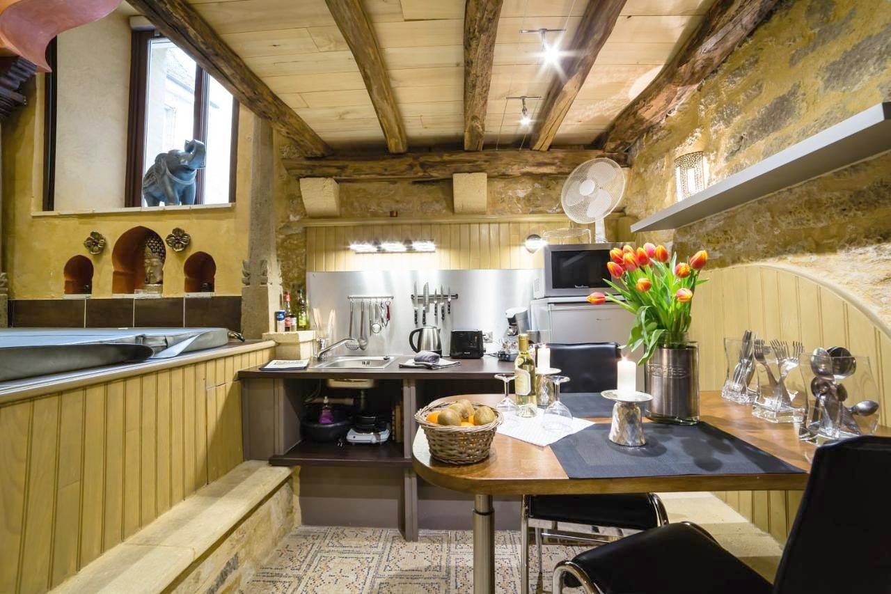 Appartement entier, Jacuzzi Privé, les 1001 nuits à Sarlat in Sarlat-la-Canéda, Périgord Noir