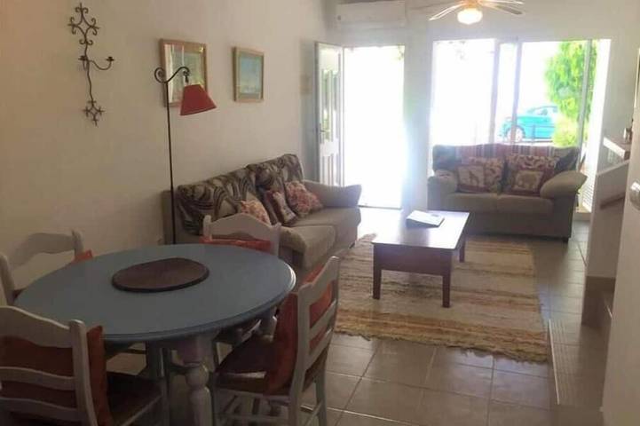 A beautiful 2-bedroom south-facing townhouse five-minutes walk from the beach in Vista de los Ángeles, Mojacar