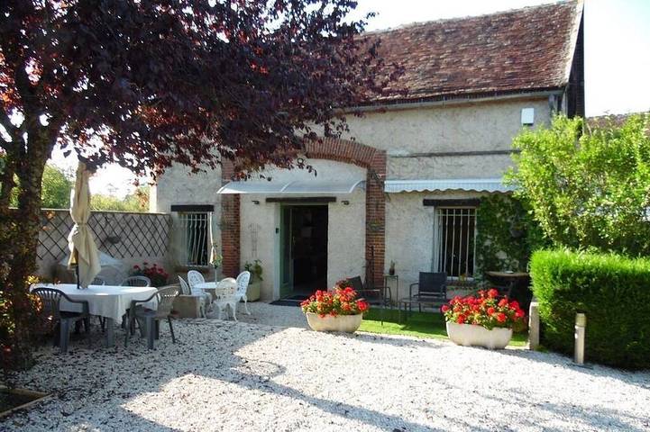 Maison de vacances pour 8 personnes, avec Jacuzzi ainsi que Terrasse et Jardin dans Yonne
