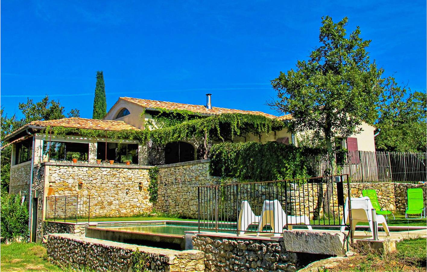 Poolside Oasis near Méjannes-le-Clap in Méjannes-le-Clap, Alès region
