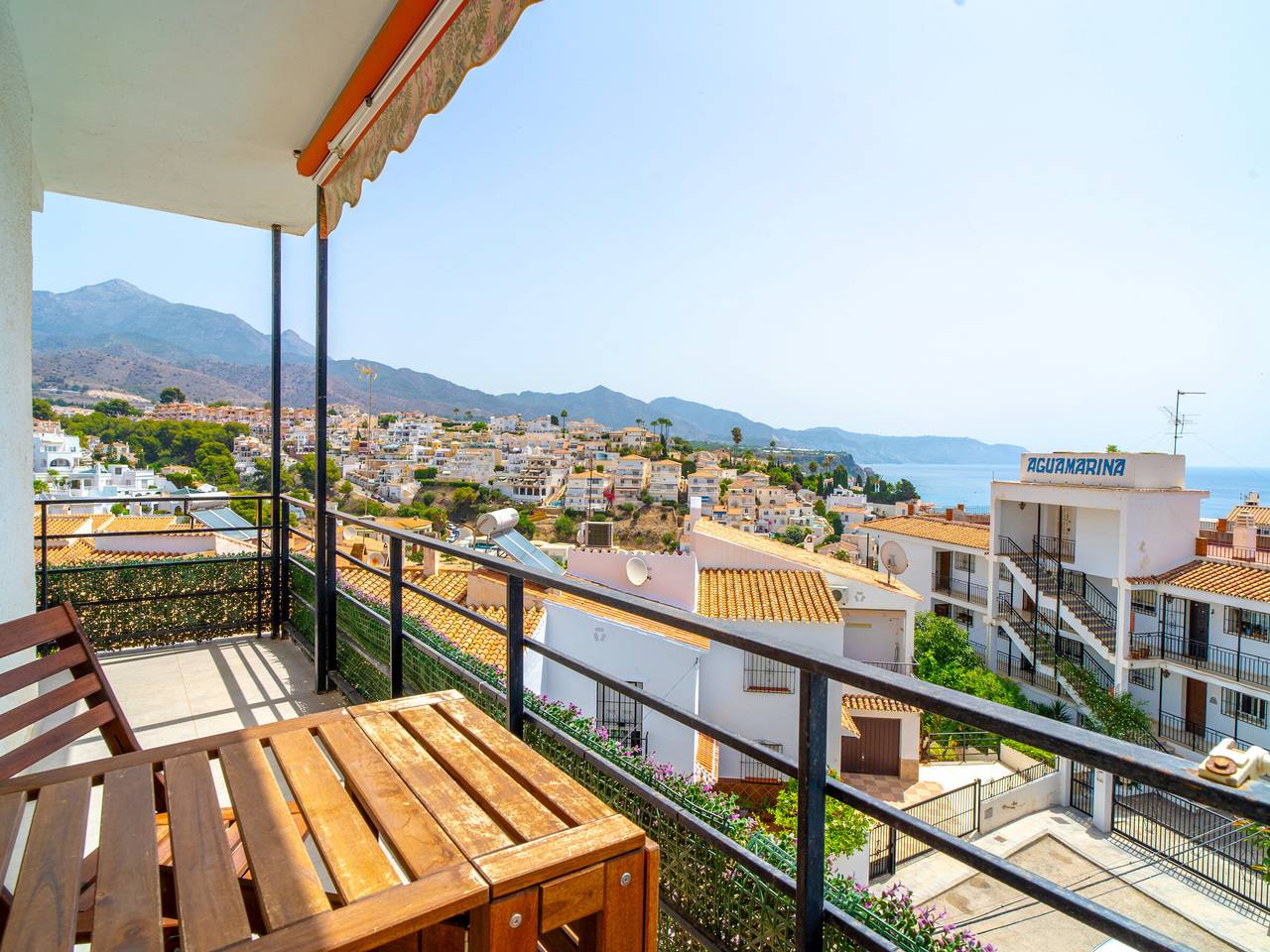 Entire apartment, Holiday Apartment in Nerja with Pool and High-Speed Internet in Playa de Burriana, Nerja