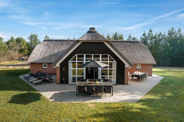 Ferienhaus für 10 Personen, mit Terrasse und Whirlpool sowie Sauna in Houstrup Strand