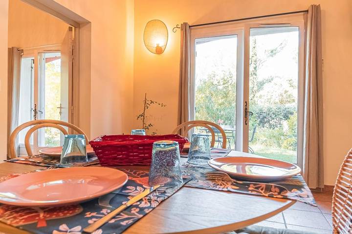 Location de vacances pour 2 personnes, avec jardin et piscine ainsi que jacuzzi et bassin pour enfant, adapté aux familles à Castillon-du-Gard - 4