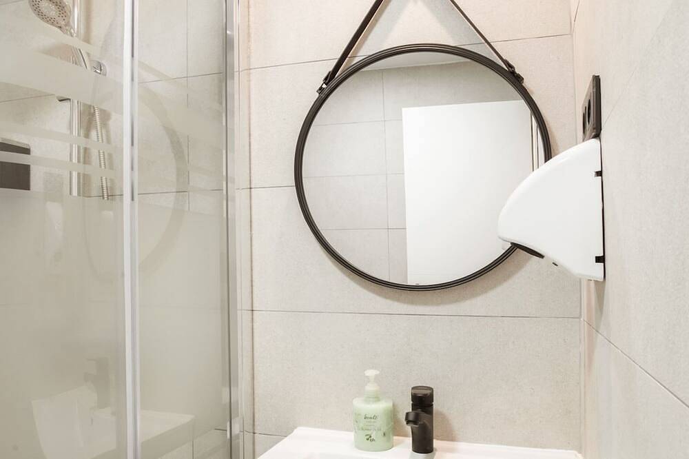 Sunny Double Room with Bathroom Gran Via | 031 in Centro (Madrid), Madrid