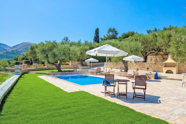 Location de vacances pour 6 personnes, avec piscine et jardin dans Laganas - 4