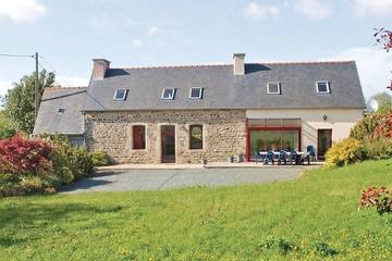 Gîte pour 9 personnes, avec jardin, animaux acceptés à Trédarzec