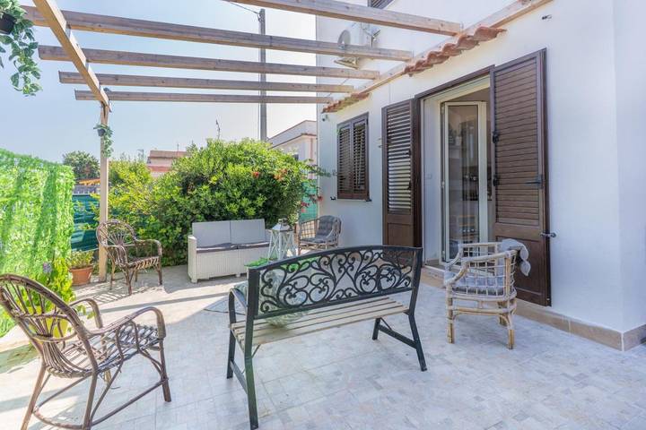 Villa pour 4 personnes, avec jardin et vue, animaux acceptés à Carini - 2