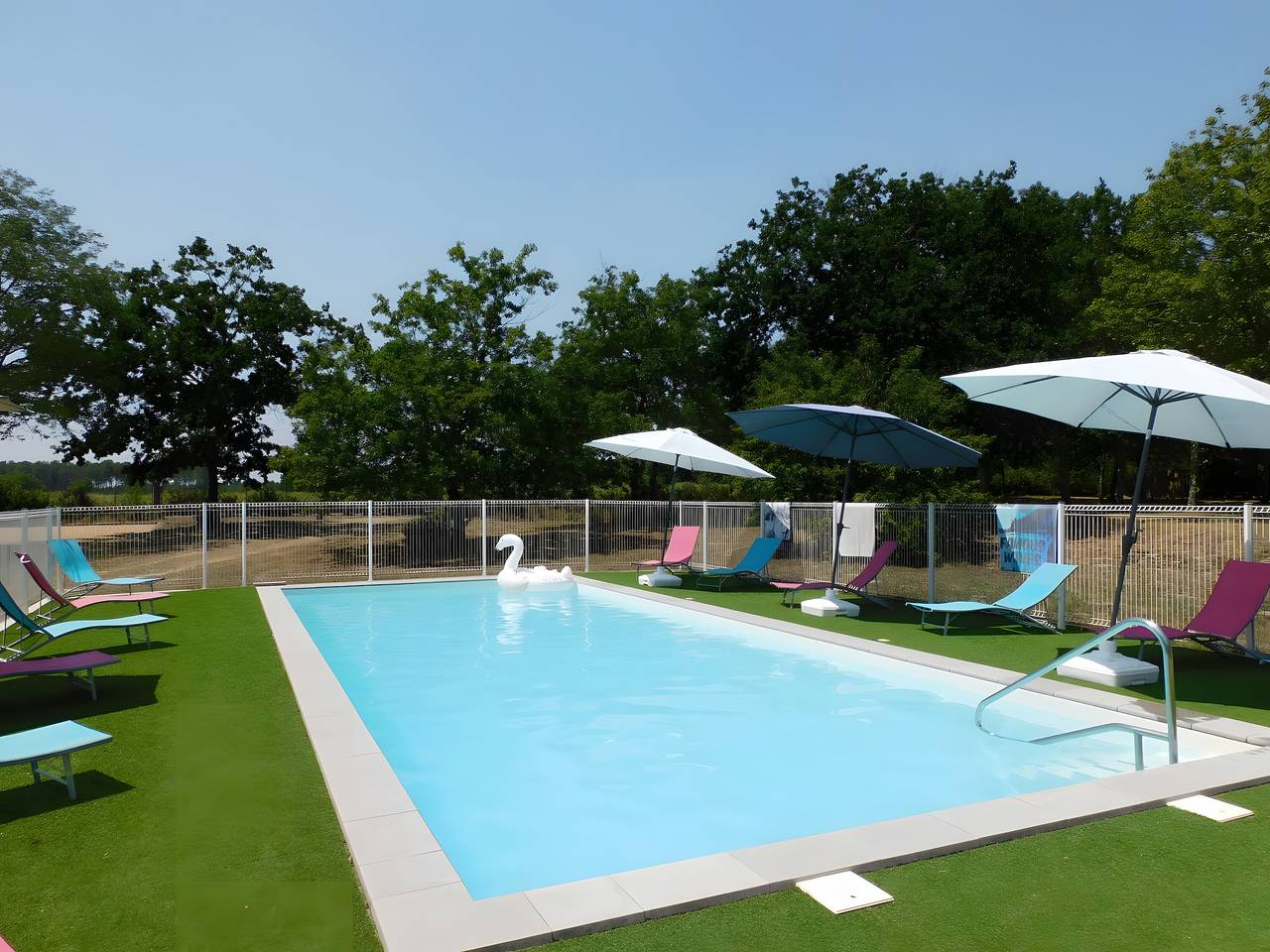 Studio entier, 'Les Pins - Domaine Des Landes' avec piscine partagée, terrasse privée couvertes et jardin partagé in Lesperon, Landes