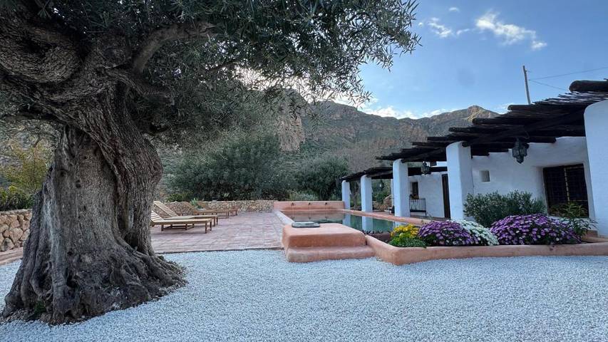 Apartamento de vacaciones para 2 personas, con vistas además de piscina y jardín en Provincia de Almería