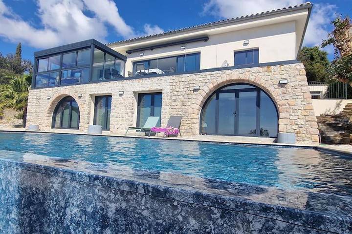 Location de vacances pour 10 personnes, avec jardin ainsi que piscine et vue dans Plage d'Aiguebelle - 4