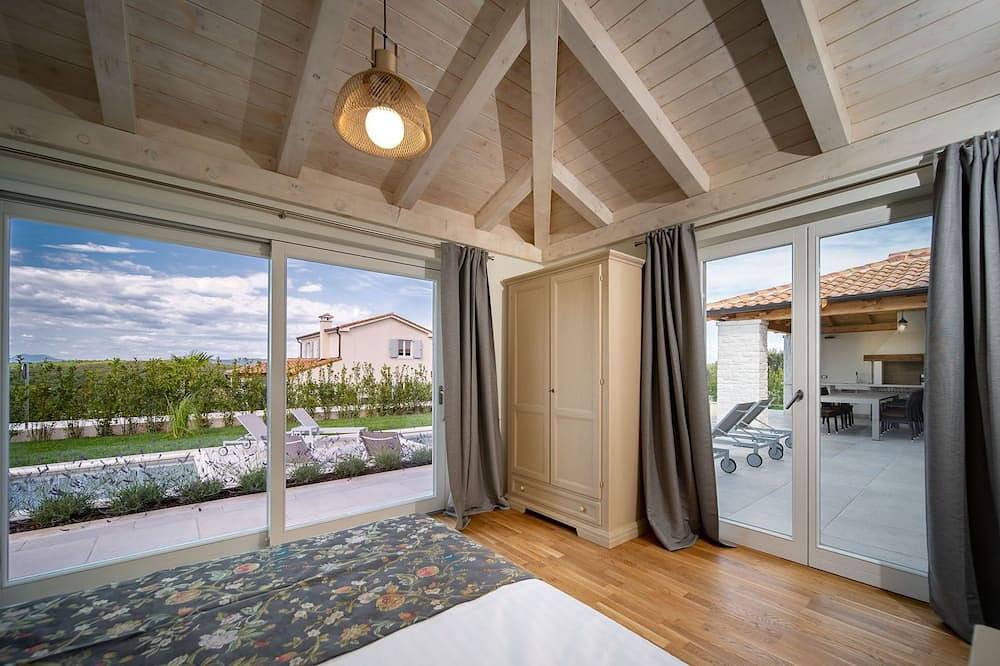 Villa Nika - 4 bedroom villa with private pool and kids pool in Kavran, Südküste Istrien
