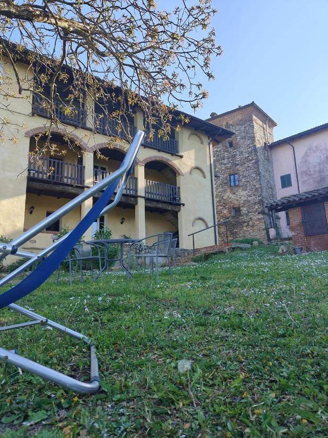 Casa vacanza per 2 persone, con giardino e piscina in Ziano Piacentino