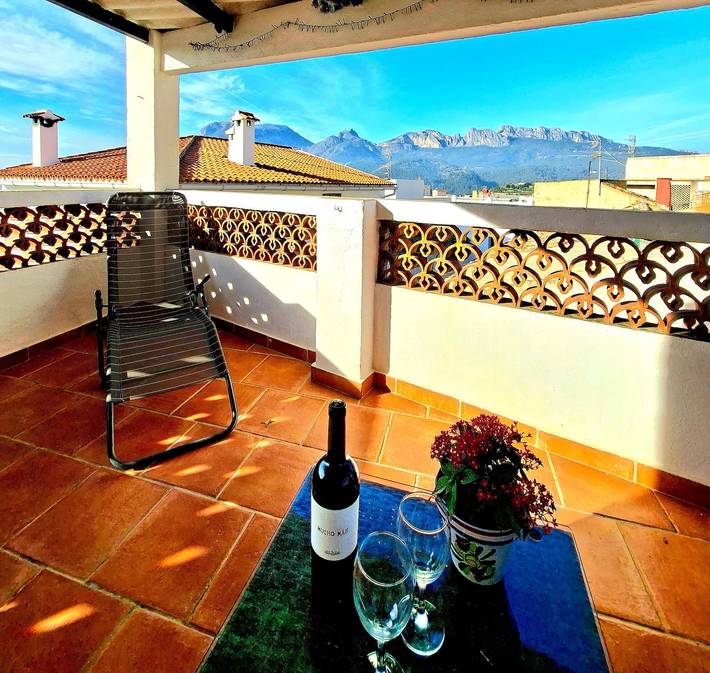 Casa Amarilla, preciosa casa en auténtico pueblo español entre montañas y mar in Callosa de Ensarriá, Costa Blanca