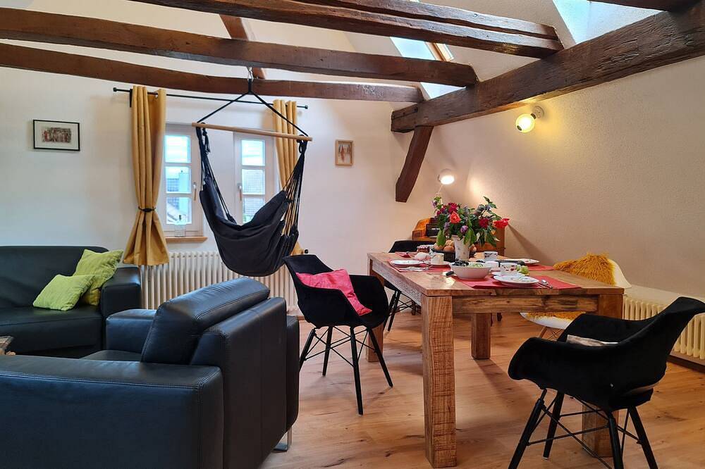 Ganze Wohnung, Avahome: Loftstyle Apartment mitten in Kandel, Wlan, Küche, Netflix, Parkplätze in Kandel, Rheinebene