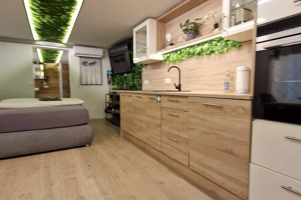 Appartamento intero, Apartment with private Sauna, Smart-Tv, Wlan, 1 Deluxe double bed in Roding, Baviera Orientale