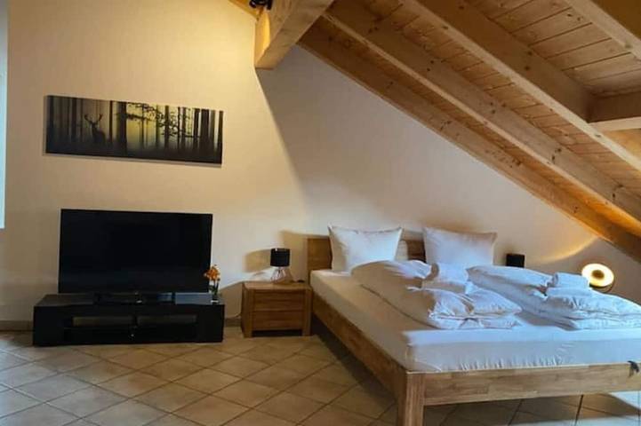 Ganze Wohnung, Schöne Ferienwohnung \"Hubertus\" im Dachgeschoss in Holzkirchen, Landkreis Miesbach