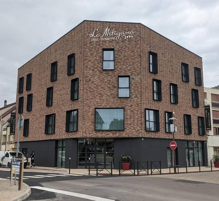 Hôtel pour 2 personnes, avec terrasse à Migennes - 4