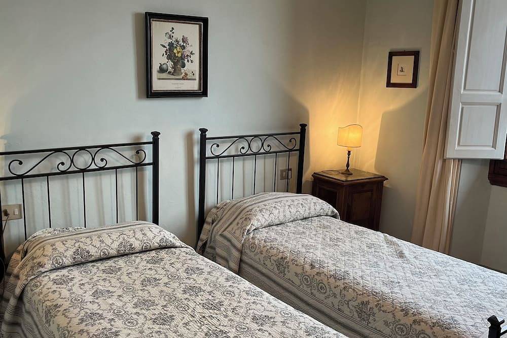 Ganze Wohnung, La Torre - Apartment in Villa from the early 1900s in Signa, Prato Provinz