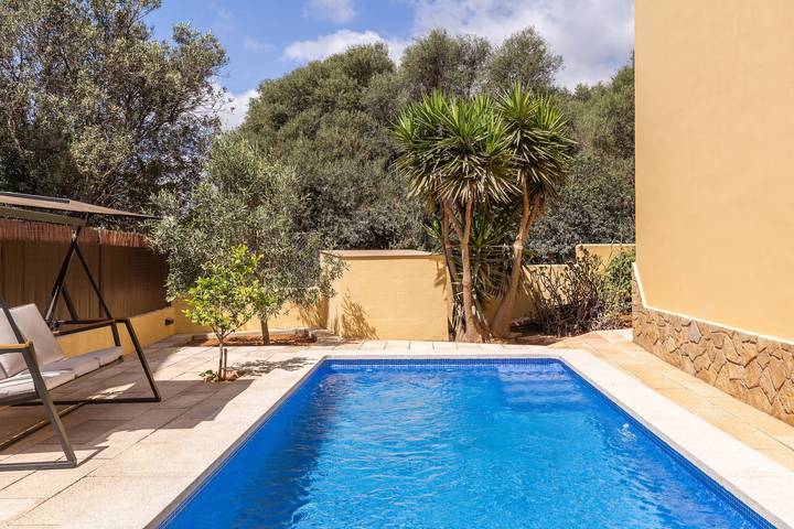 Vacation Home “Calamar 7” with Sea and Mountain View, Rooftop Terrace, Garden & Wifi in Portocolom, Felanitx