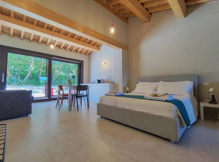 Cottage pour 5 personnes, avec vue et piscine ainsi que jardin et terrasse à Esanatoglia