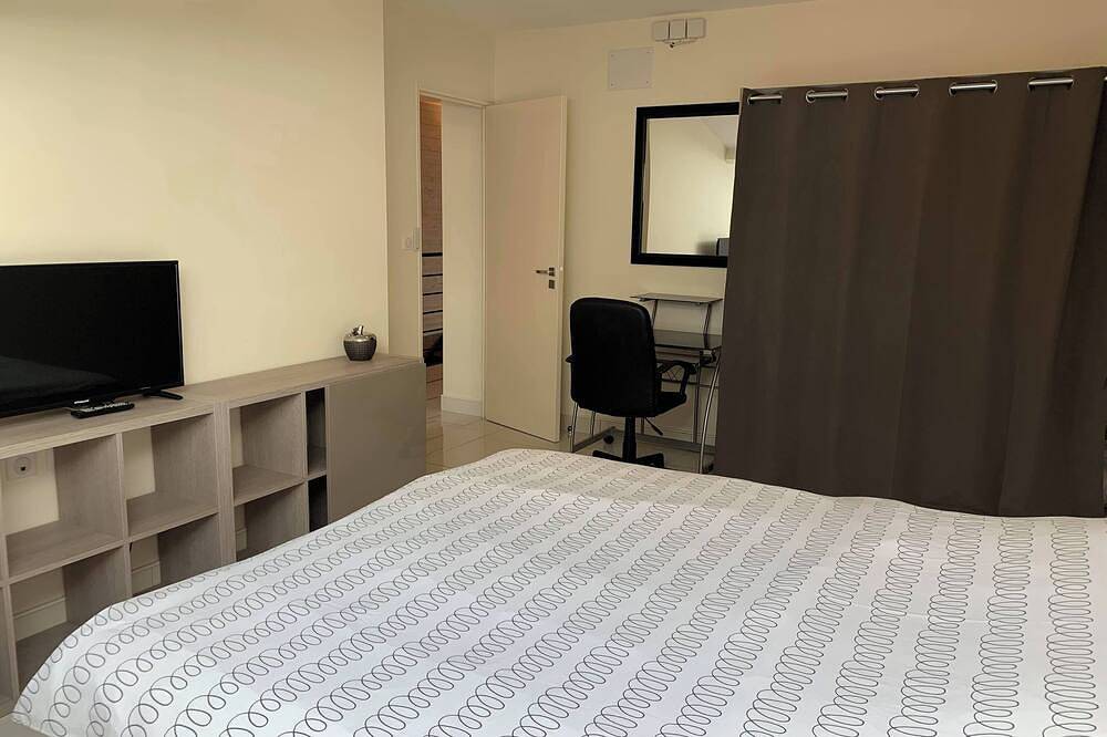 Entire apartment, Very large renovated loft in the center of Montluçon, Free Wifi in Montluçon, Montluçon region