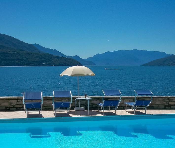 Ferienwohnung für 4 Personen, mit Pool und Ausblick sowie Seeblick und Garten in Domaso