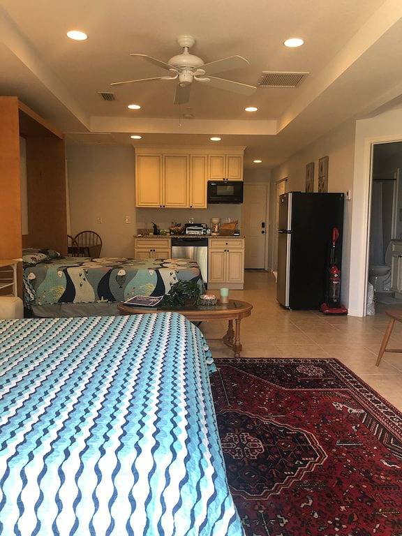 Ganze Wohnung, Bright & New Condo Schritte vom Strand und der Bucht entfernt in Englewood Beach, Manasota Key