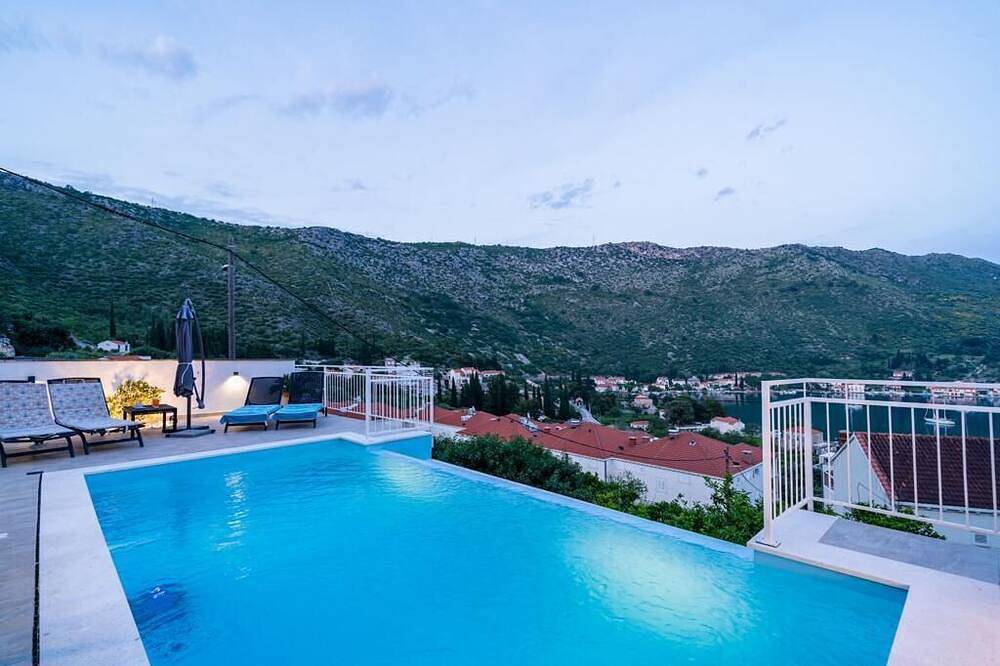 Villa mit Schwimm-/beheiztem Pool und charmantem Blick auf die Bucht in Zaton, Grad Dubrovnik