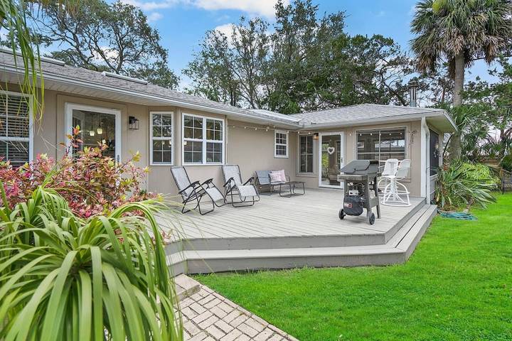 Vacation rental for 6 people, with balcony and yard, kid friendly in St. Augustine