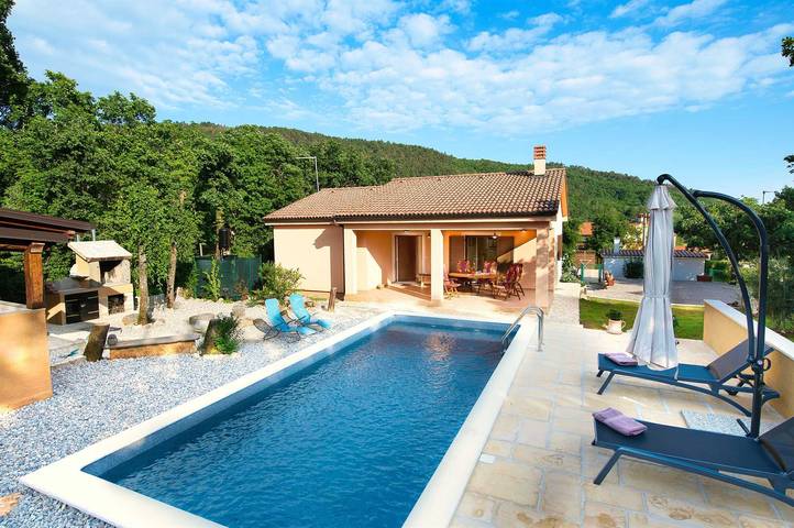 Villa für 6 Personen, mit Balkon/Terrasse und Garten sowie Pool in Labin