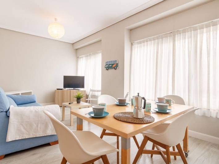Ganze Ferienwohnung, Ferienwohnung für 3 Personen in Spa-Balneario Jardines de Albia (Bilbao), Bilbao