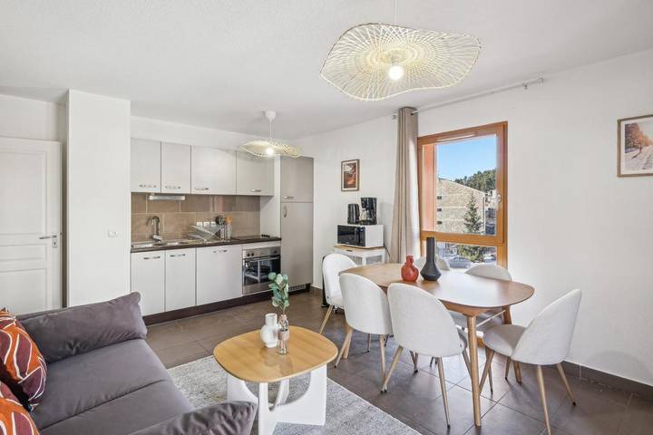 Gîte pour 6 personnes, avec vue et sauna ainsi que piscine et balcon dans Office De Tourisme De Font Romeu