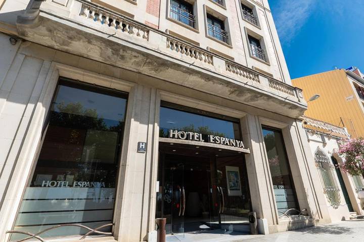 Hôtel pour 3 personnes, avec terrasse et piscine