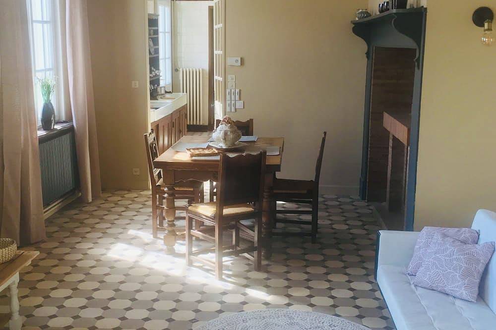 Entire apartment, Lannexe, Dans le Centre du Bourg, Animaux de Compagnie Acceptés in Auxi-le-Château, Arras region
