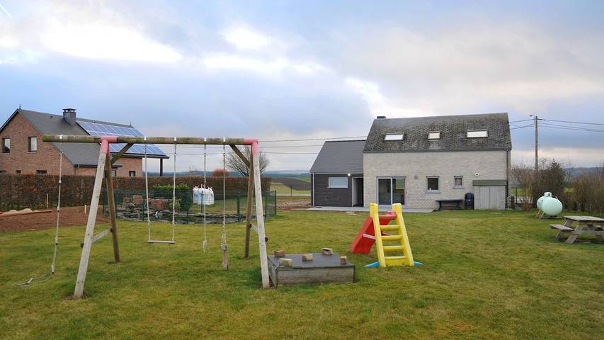 Location de vacances pour 9 personnes, avec jardin à Bertogne