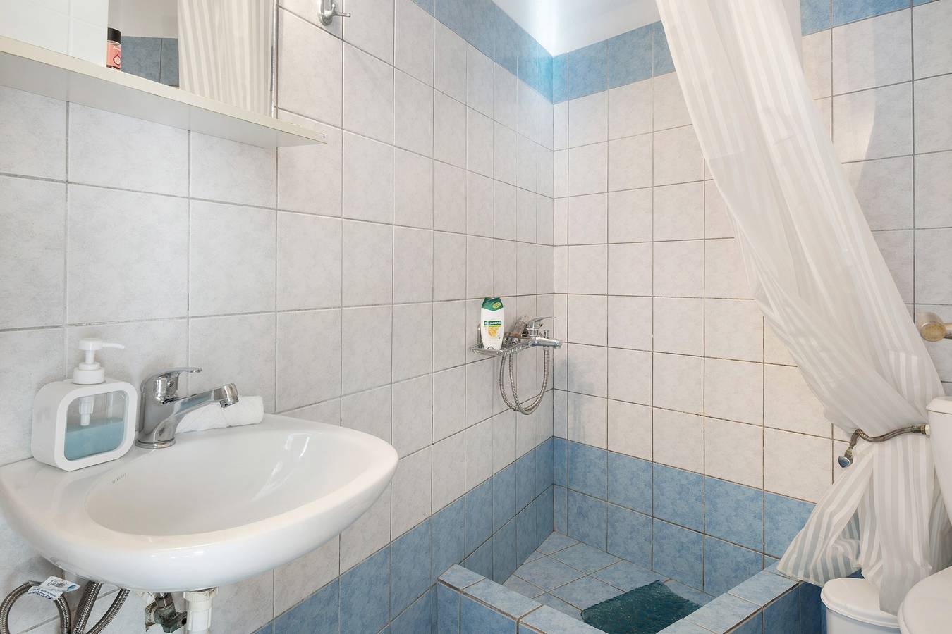 Ganzes Studio, Einzimmerapartment 'Merichas 7 Irida' mit Bergblick, Wi-Fi und Klimaanlage in Kythnos