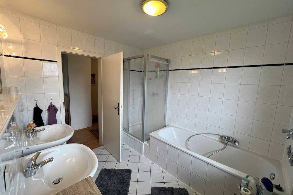 Ganze Wohnung, Großzügige Ferienwohnung im Rheingau-Taunus-Kreis in Schlangenbad, Rheingau-Taunus-Kreis