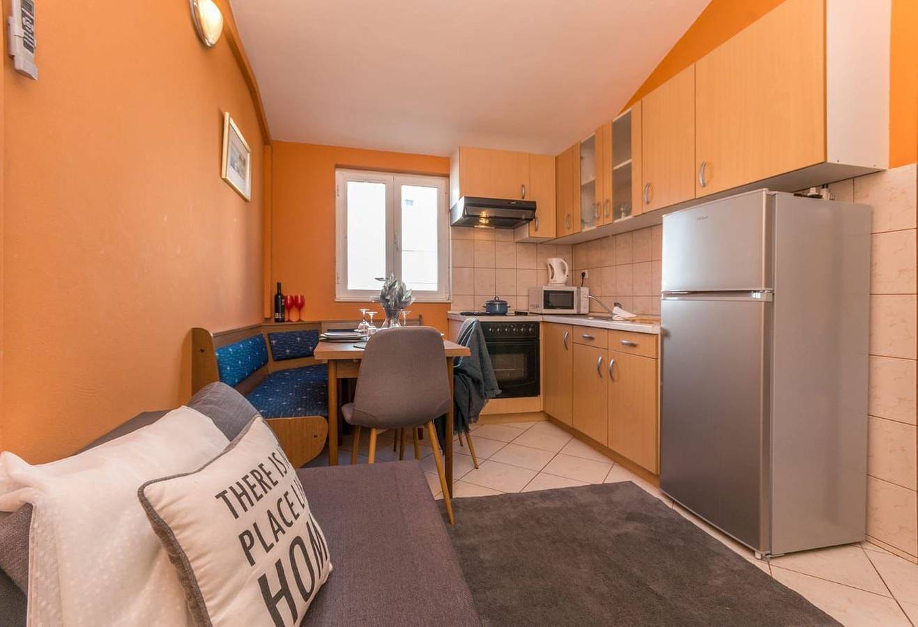 Apartamento entero, Komfortable 60 m²-Wohnung mit Balkon für bis zu 4 Personen in Biograd na Moru, Region de Zadar