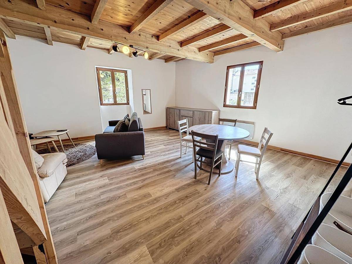 Appartement entier, Two-Bedroom Apartment in Saint-Gaudens, Haute-Garonne